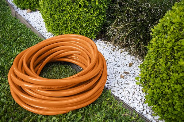 MANGUEIRA 10M SUPER FLEX COM ENGATES ROSQUEADOS E ESGUICHO EM PVC LARANJA TRAMONTINA 79212/101 - Imagem 2